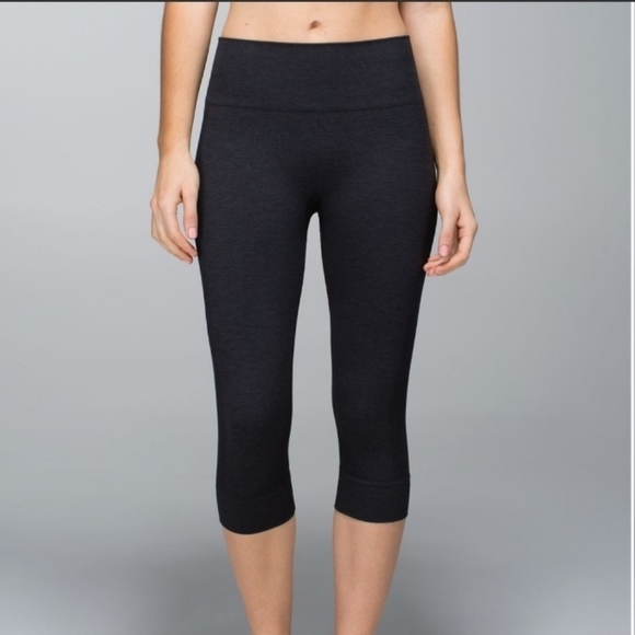 LULULEMON NWOT seamlessly Street crop - Picture 1 of 5